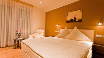 Deluxe Double Room | Minibar, in-room safe, desk, soundproofing