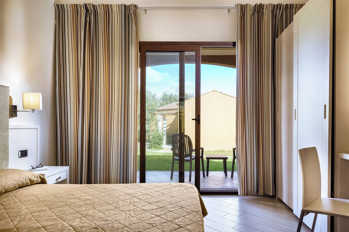 In-room safe, desk, blackout drapes, soundproofing