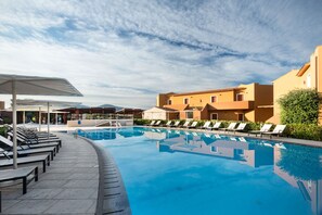 Outdoor pool, pool umbrellas, sun loungers
