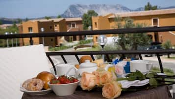 Daily buffet breakfast (EUR 10 per person)