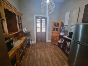 Standard Single Room, 1 Twin Bed | Dining room - Balcony On Sixth Lodge (Murray Bridge)