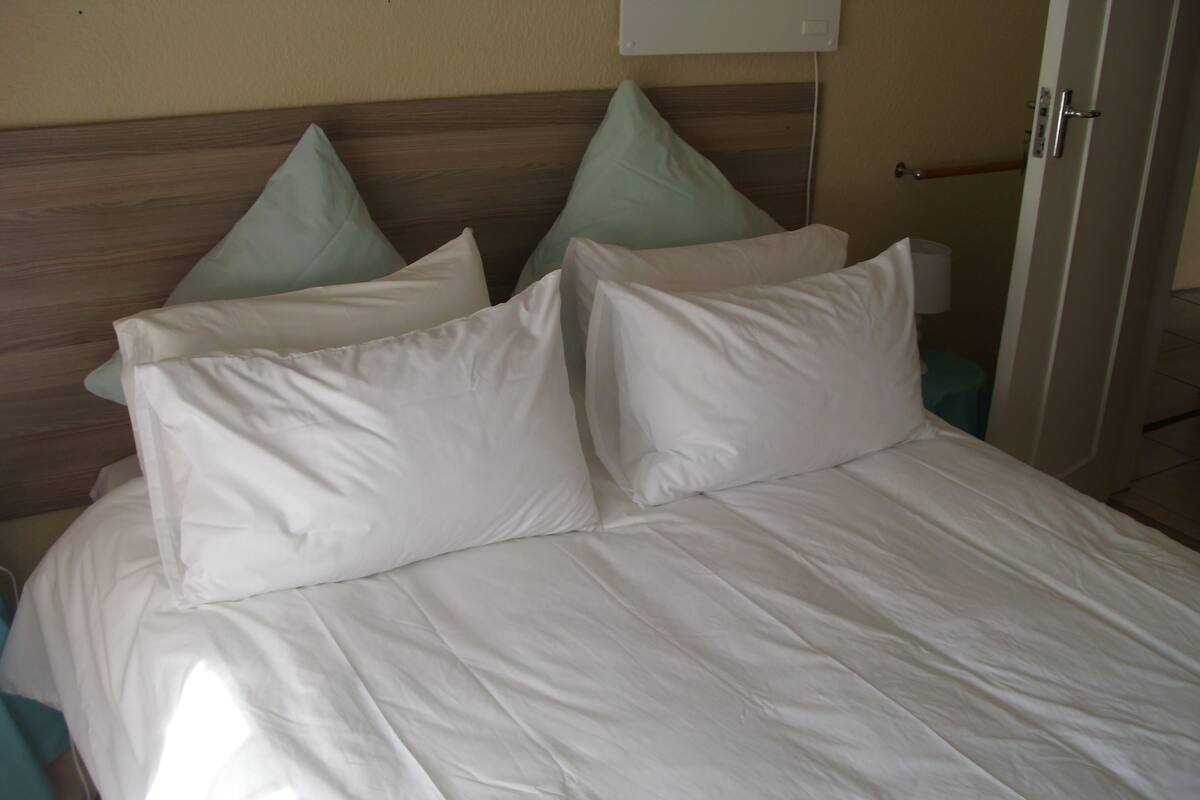 Zweibettzimmer (ORANGE)