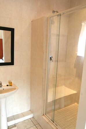 Zweibettzimmer (TUGELA) | Badezimmer