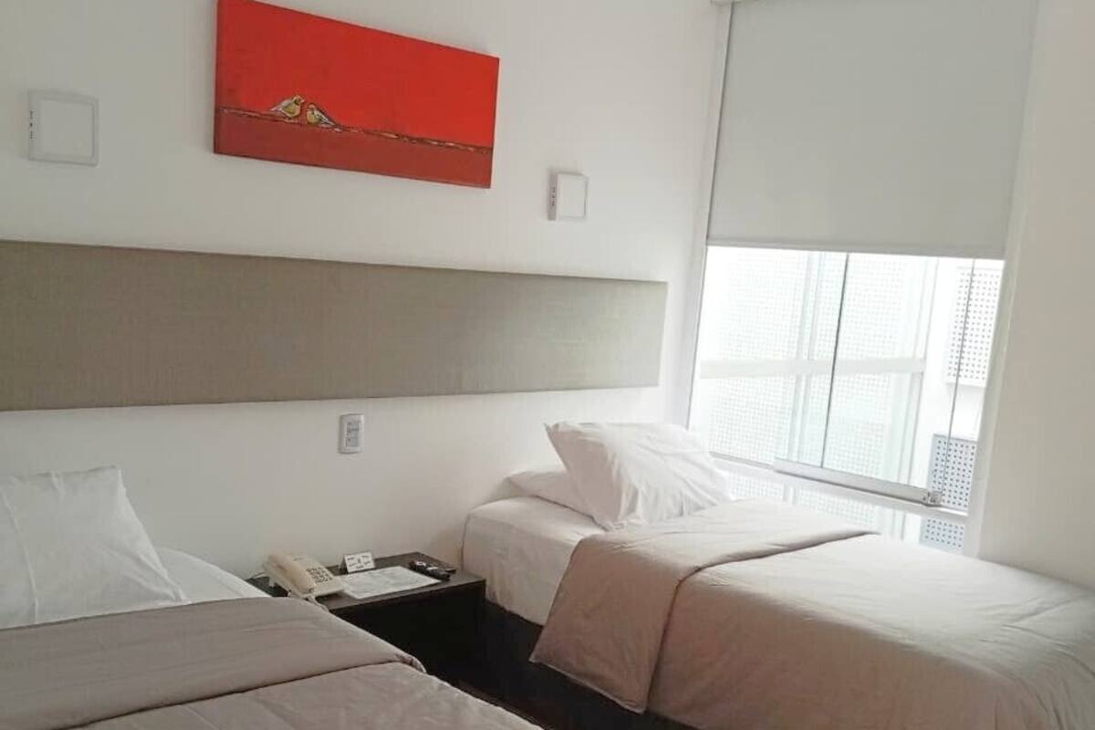 Standard-Zweibettzimmer | Pillowtop-Betten, Zimmersafe, laptopgeeigneter Arbeitsplatz