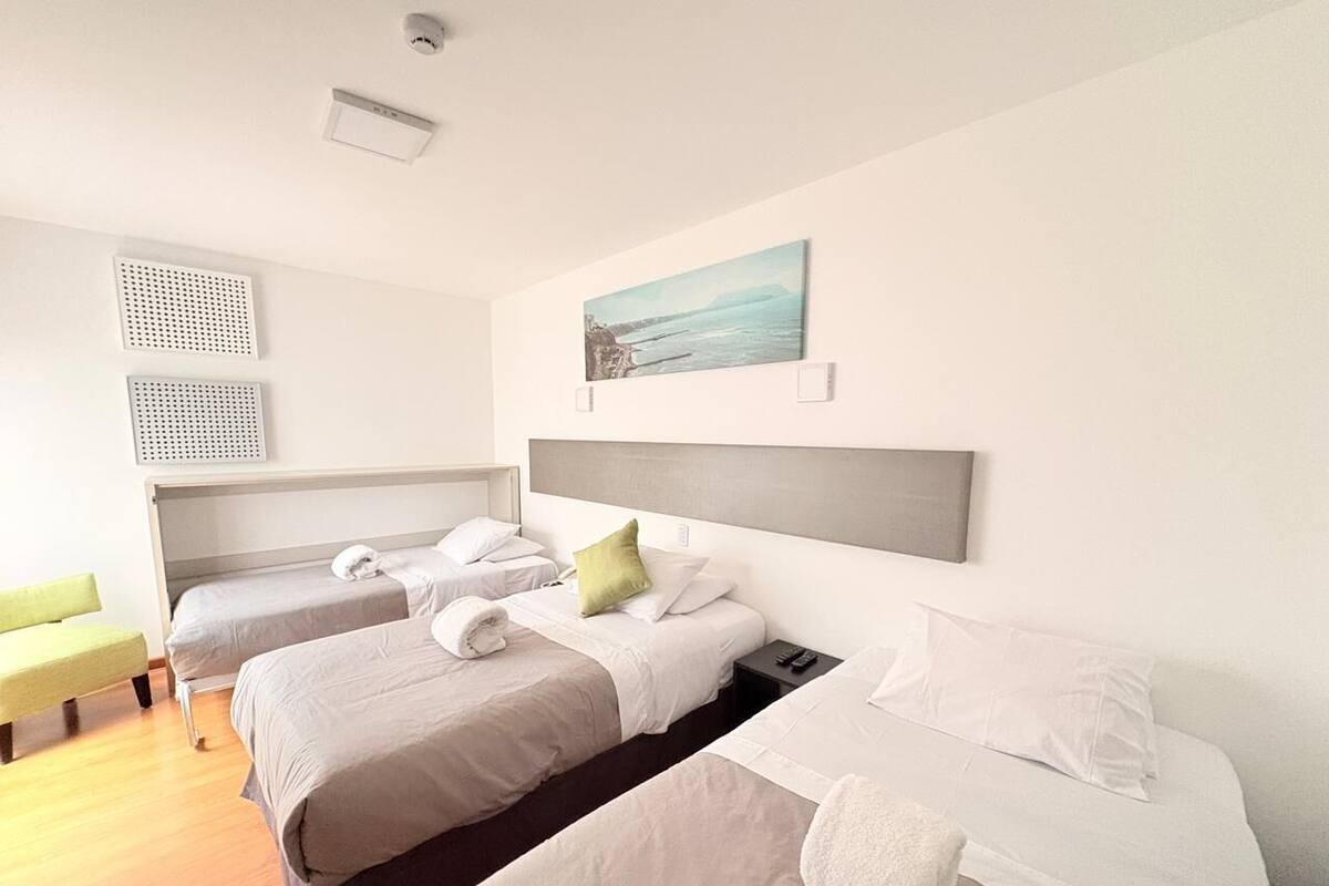 Comfort-Zweibettzimmer | Pillowtop-Betten, Zimmersafe, laptopgeeigneter Arbeitsplatz