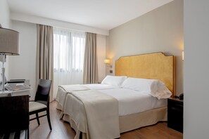 Standard Room, Pool View | Premium bedding, down duvets, Select Comfort beds, minibar - Hotel Infanta Leonor (Ecija)