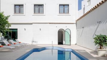 Seasonal outdoor pool, open 9:00 AM to 9:00 PM, pool umbrellas