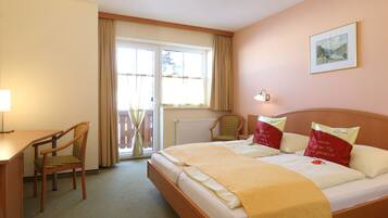 Standard Double Room | In-room safe, desk, blackout curtains, soundproofing
