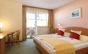 Standard Double Room | In-room safe, desk, blackout curtains, soundproofing