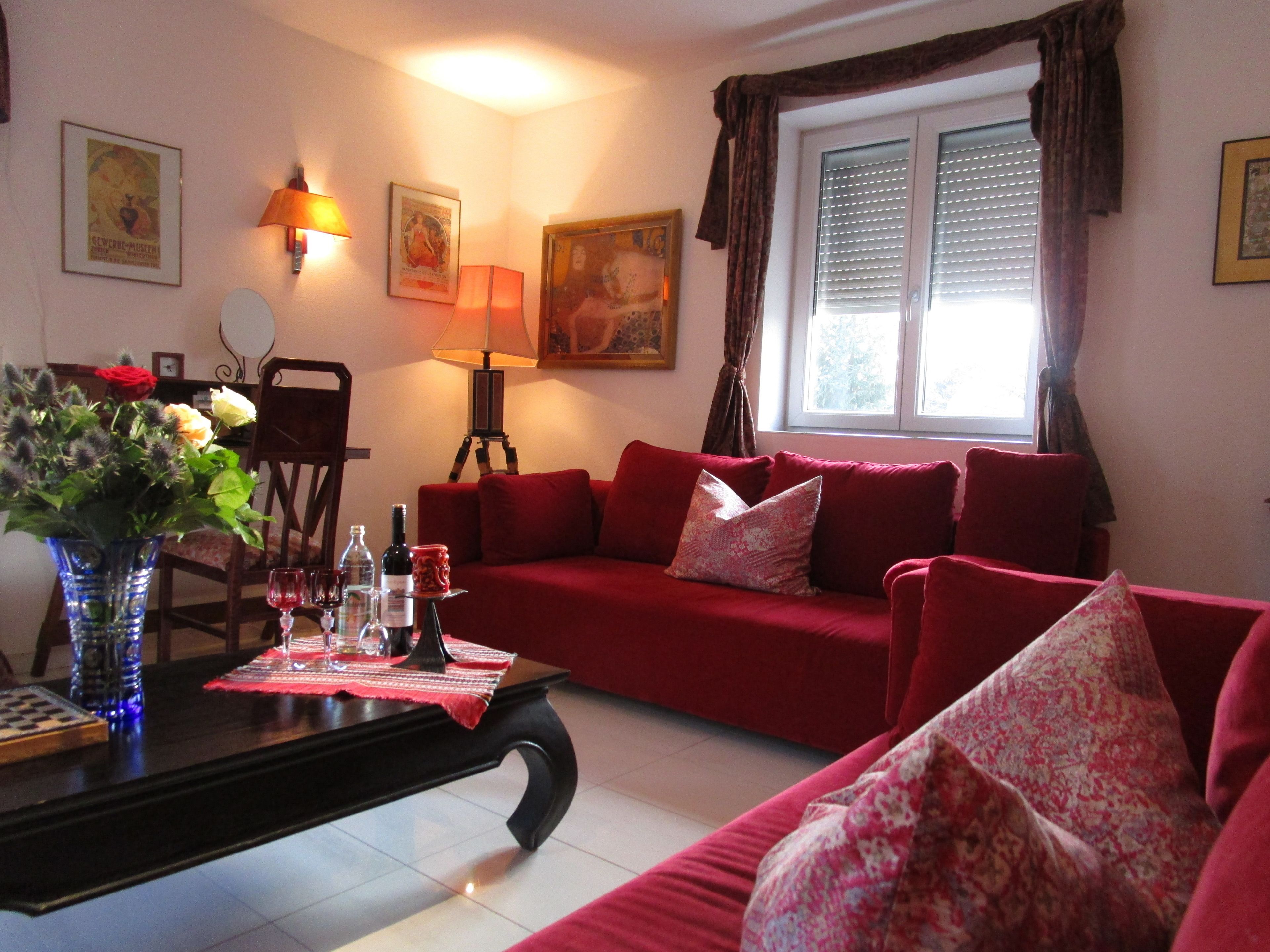 Minibar, bureau, fer et planche à repasser, lits bébé (en supplément)