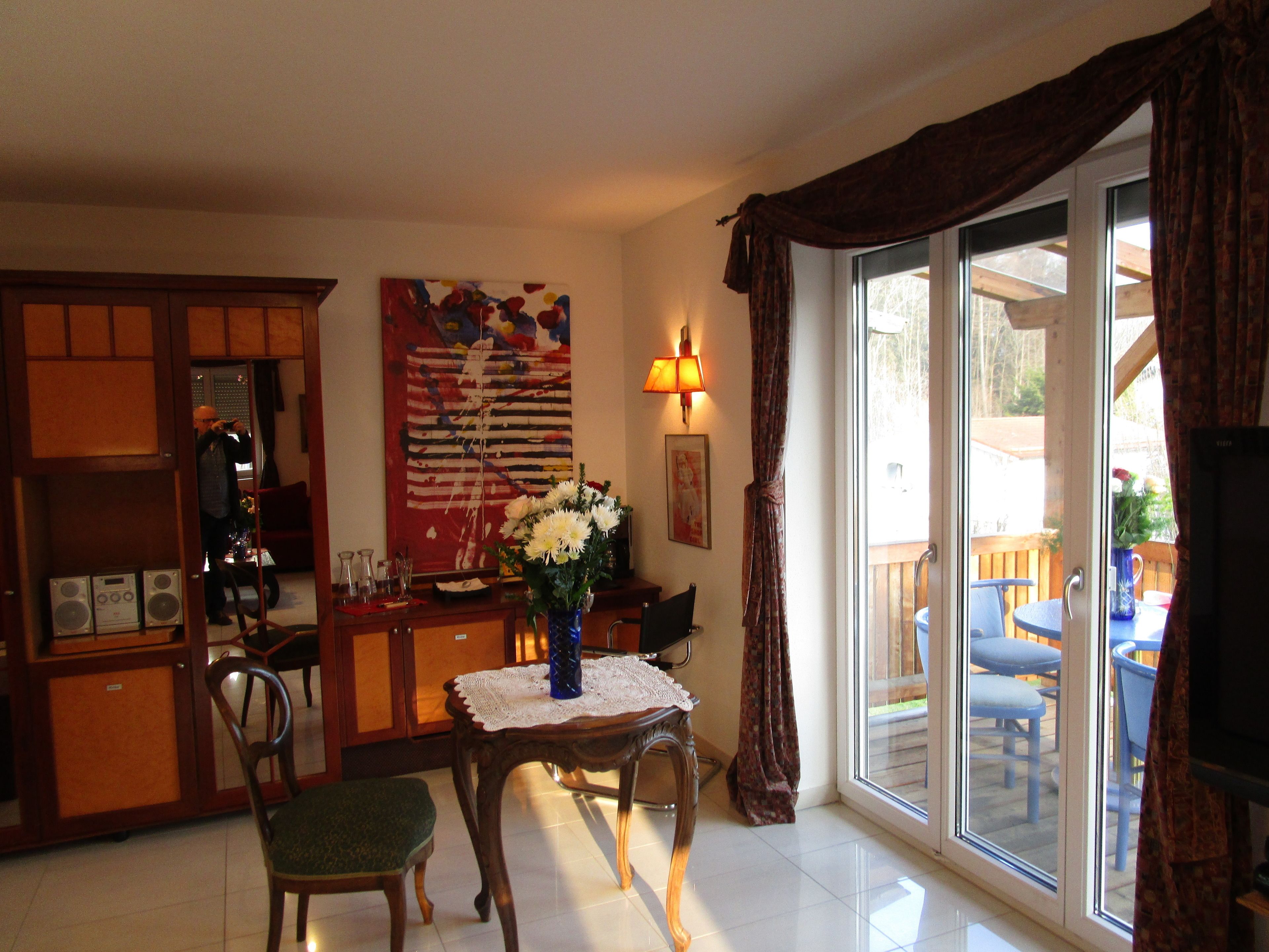 Minibar, bureau, fer et planche à repasser, lits bébé (en supplément)