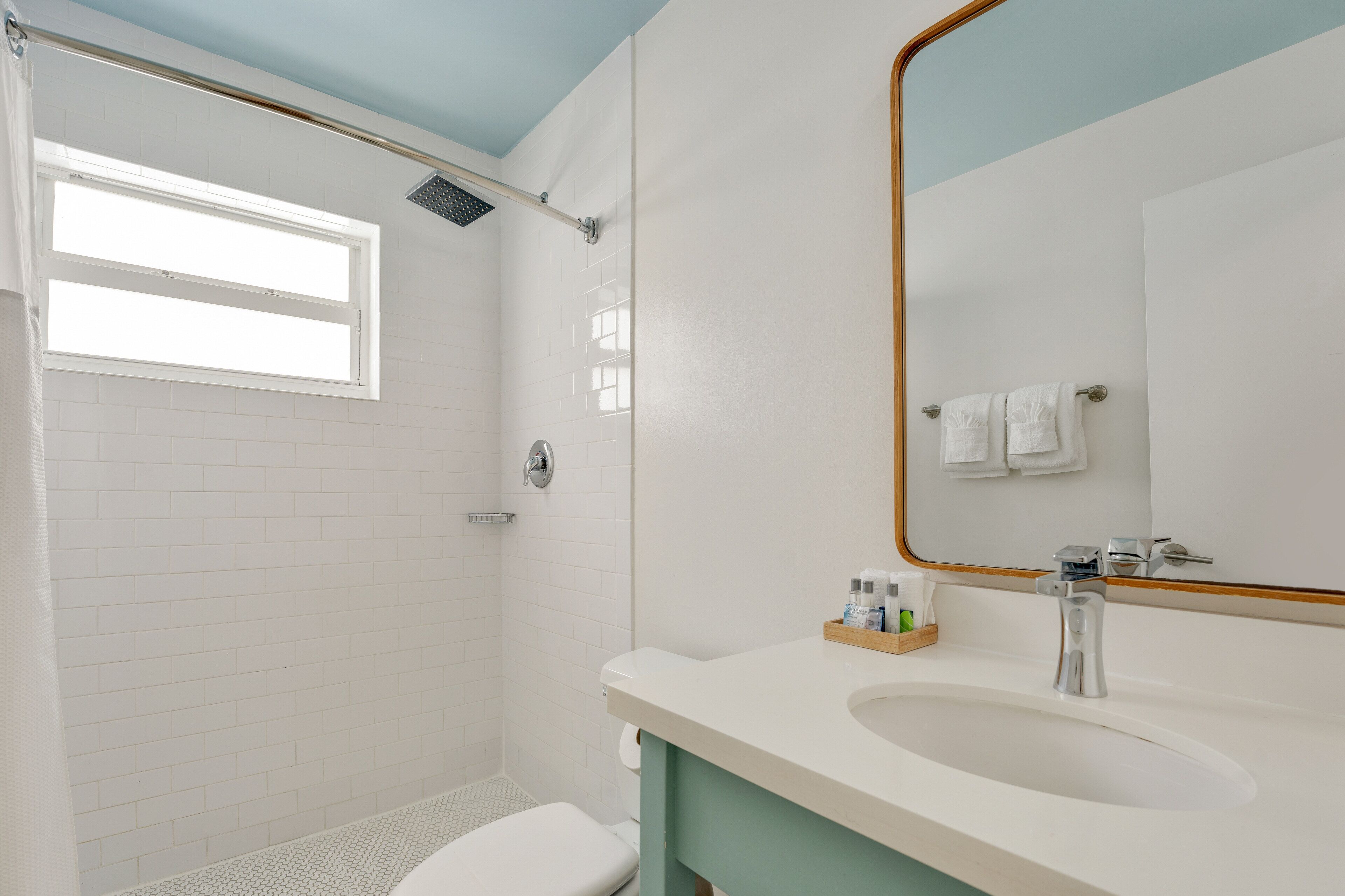 Oceanview Seaside Villa | Bathroom | Combined shower/tub, free toiletries, hair dryer (on request), towels