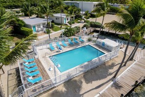Outdoor pool, a heated pool, open 7:00 AM to 7:00 PM, pool umbrellas - Fisher Inn Resort & Marina (Islamorada)