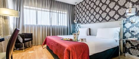 Minibar, in-room safe, desk, free WiFi