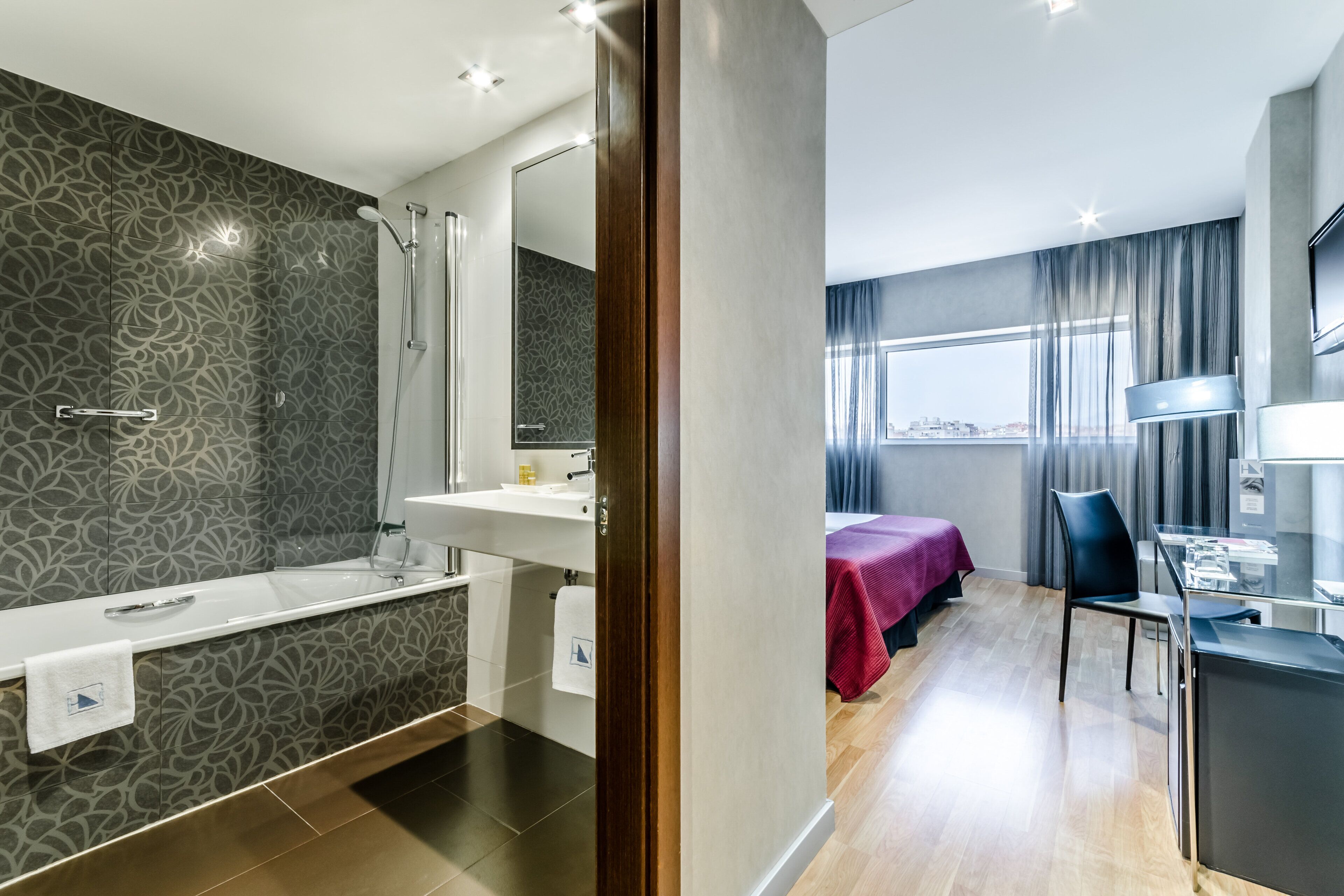 minibar, in-room safe, desk, free wifi