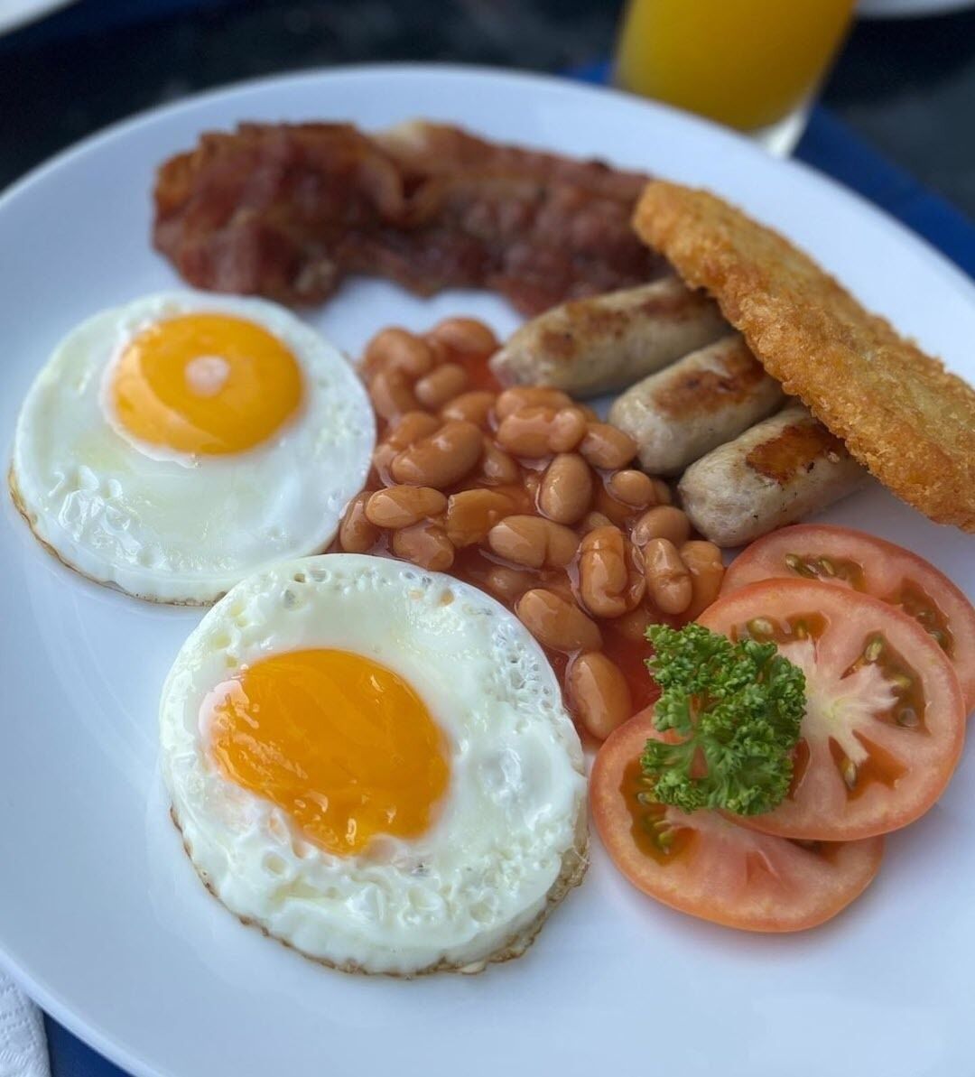 daily cooked-to-order breakfast for a fee