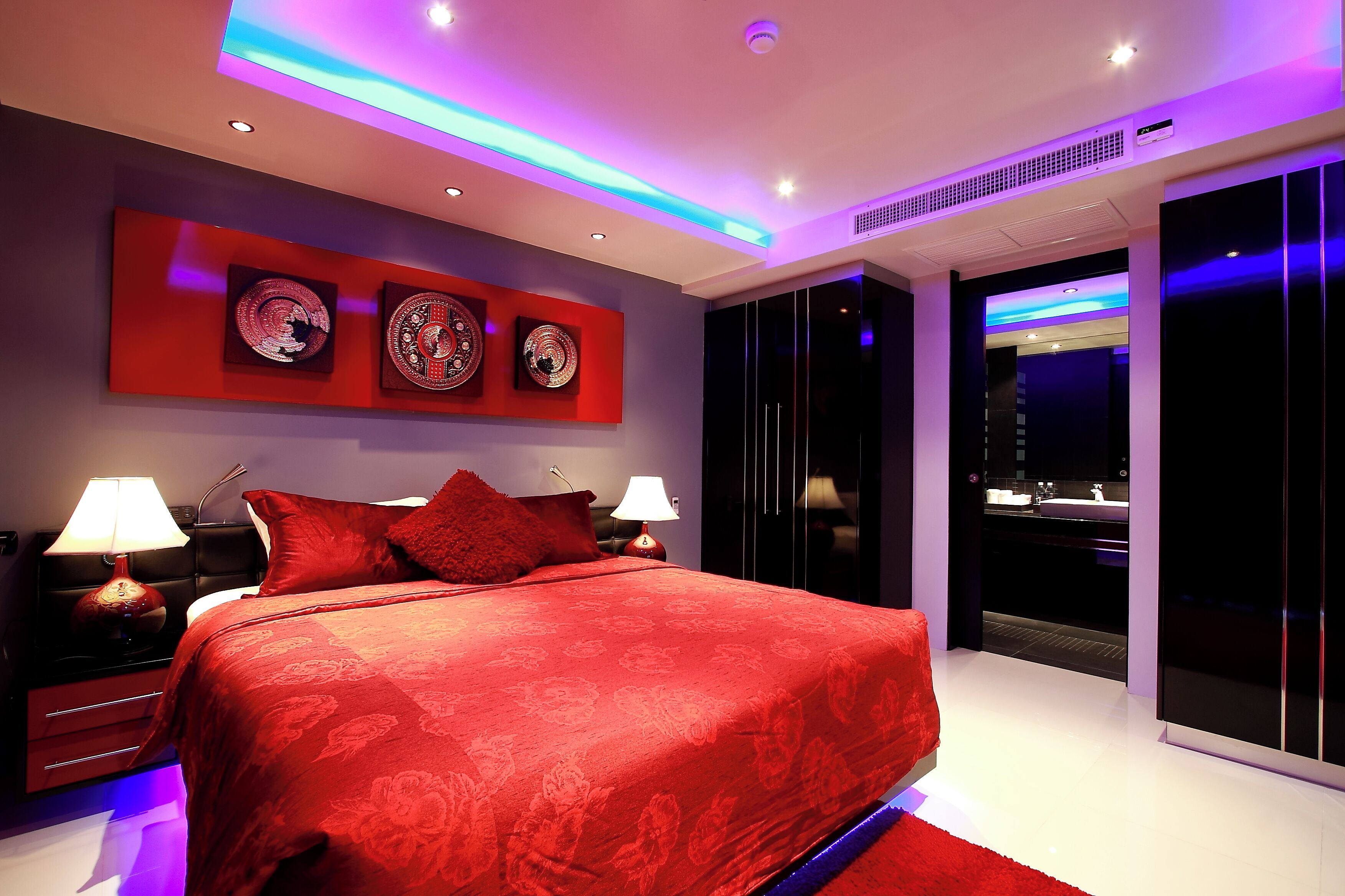 luxury suite | 1 bedroom, premium bedding, in-room safe, desk