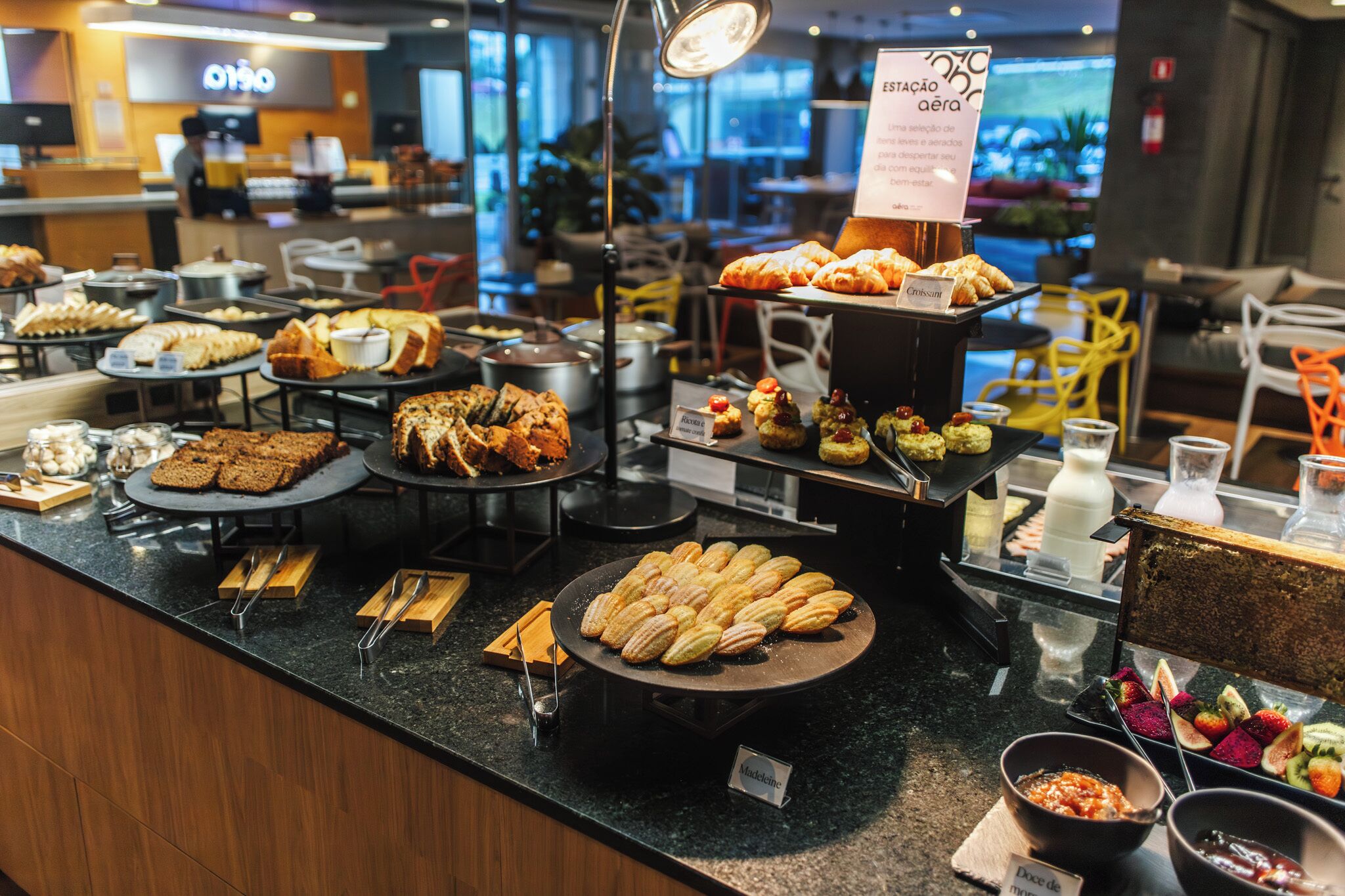 daily buffet breakfast (brl 45 per person)