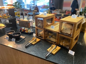 每日供應自助早餐 (每人 BRL45)