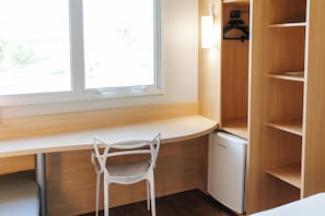 Ropa de cama hipoalergénica, minibar y cortinas blackout