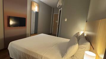 Superior Double Room | Hypo-allergenic bedding, minibar, blackout drapes, soundproofing