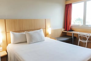 Ropa de cama hipoalergénica, minibar y cortinas blackout