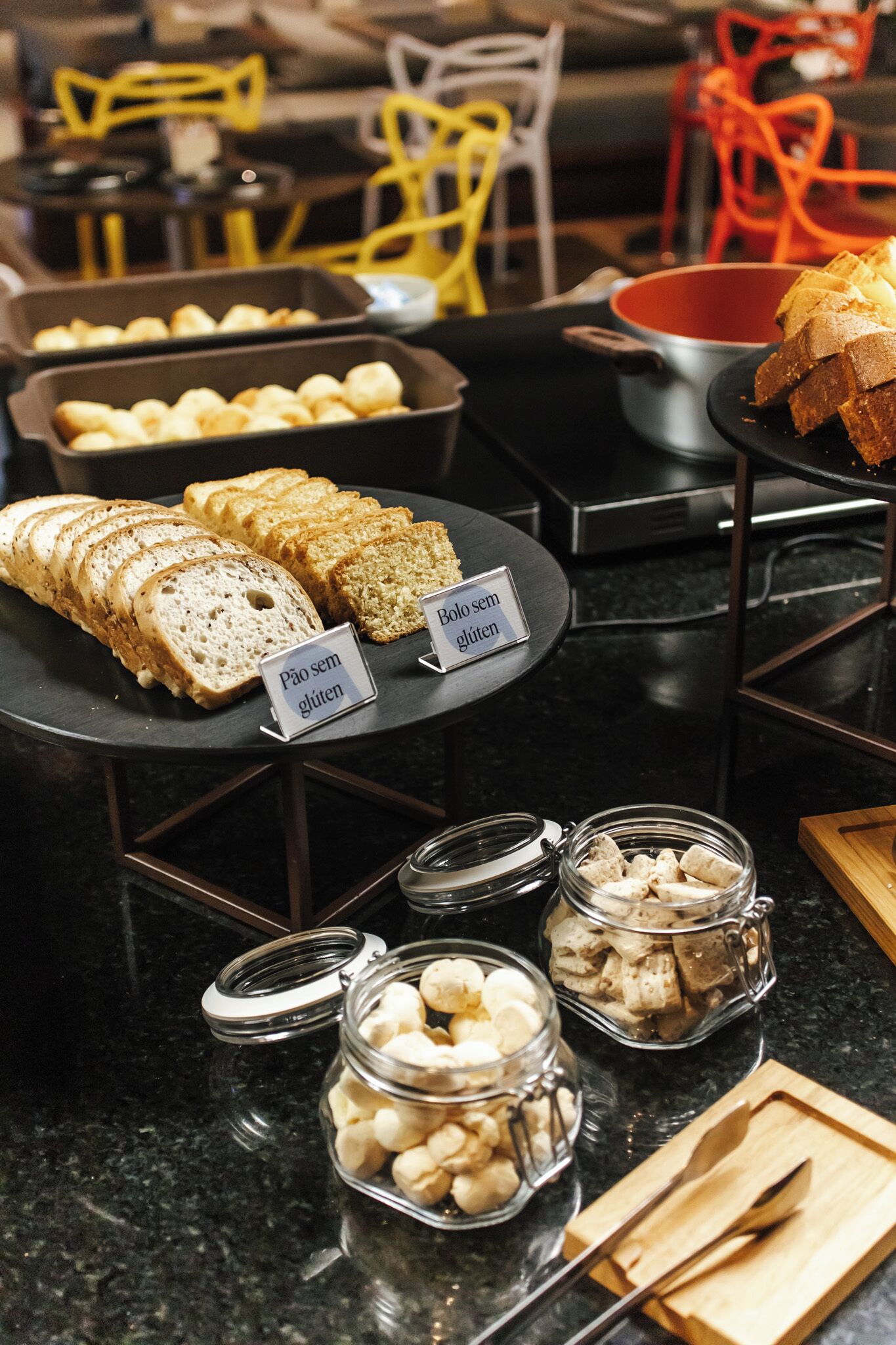 daily buffet breakfast (brl 45 per person)