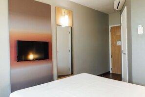 Ropa de cama hipoalergénica, minibar y cortinas blackout