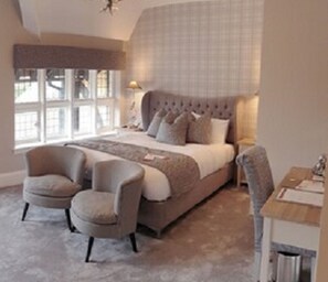 Upper Class Suite Room | Living room | TV - De Rougemont Manor Hotel & Suites (Brentwood)