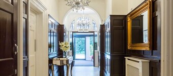 De Rougemont Manor Hotel & Suites