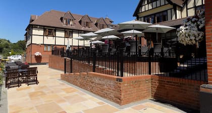 De Rougemont Manor Hotel & Suites