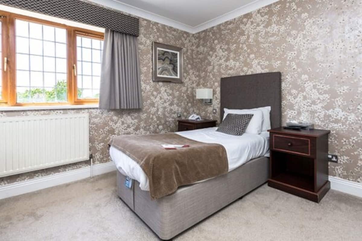 Standard Single Room, 1 Bedroom | Desk, iron/ironing board, cribs (surcharge), rollaway beds (surcharge)