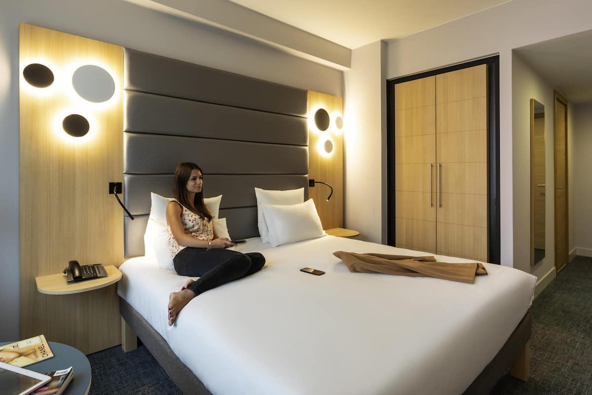 Premium bedding, down duvets, minibar, in-room safe