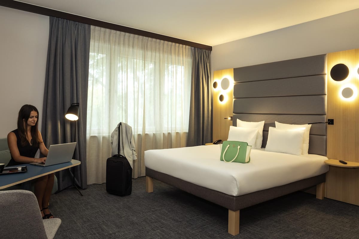 Executive Room, 1 Katil Raja (King) | Peralatan tempat tidur premium, gebar bulu kapas, bar mini 