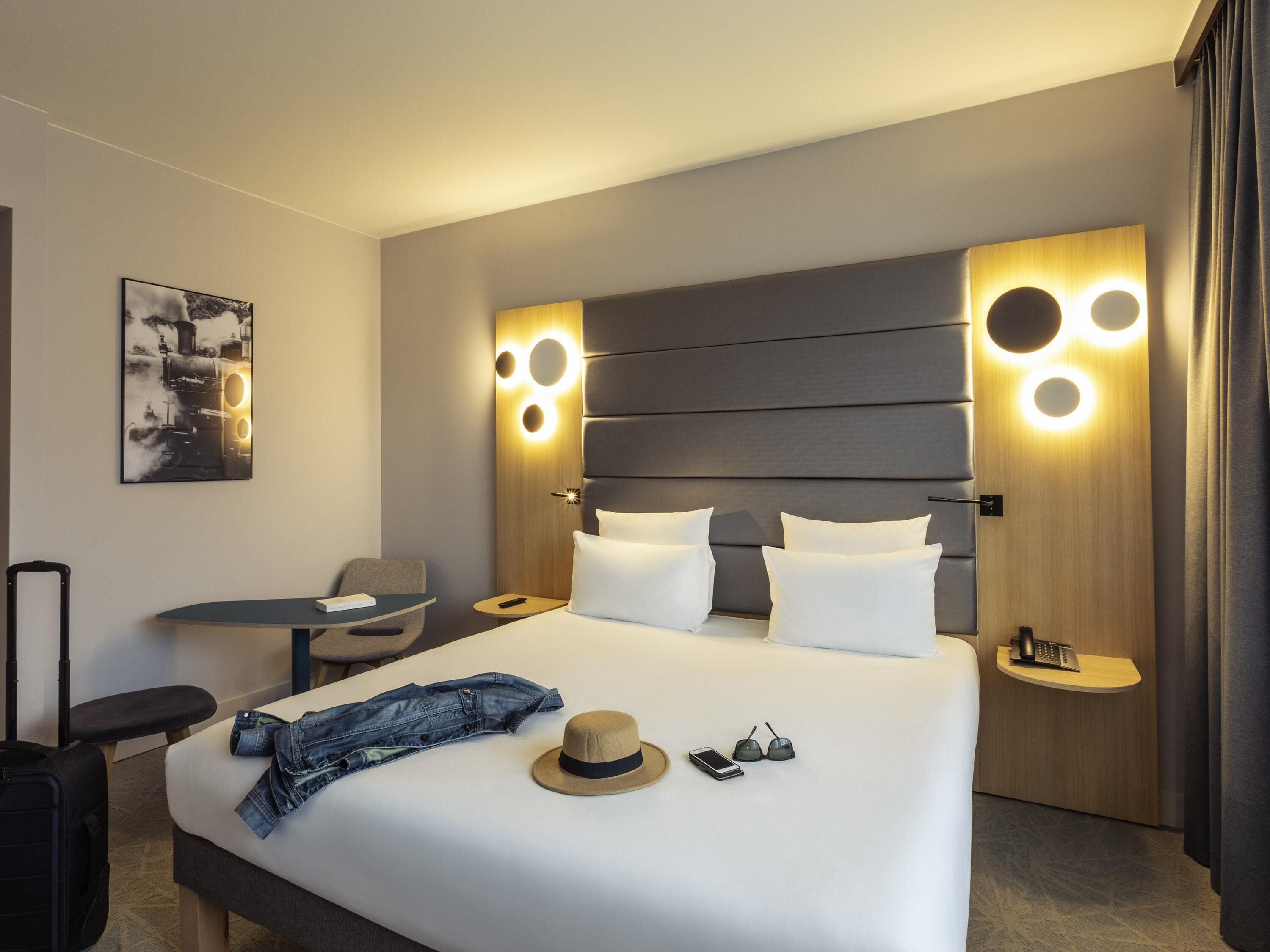 superior room, 1 queen bed | premium bedding, down duvets, minibar, in-room safe