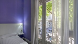 In-room safe, desk, cribs (free), WiFi (free) - Crisol Mundial (Buenos Aires)