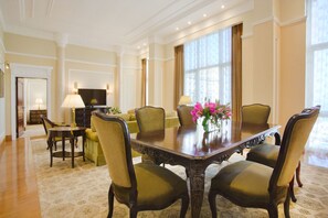 Regency Suite | Spiseområde på rommet