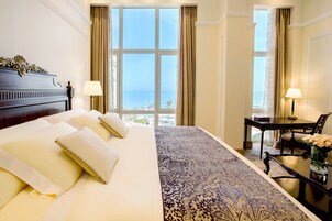 Regency Suite | Minibar, in-room safe, desk, soundproofing