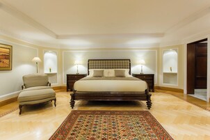 Qaruh Suite | 迷你吧、客房内保险箱、办公桌、隔音