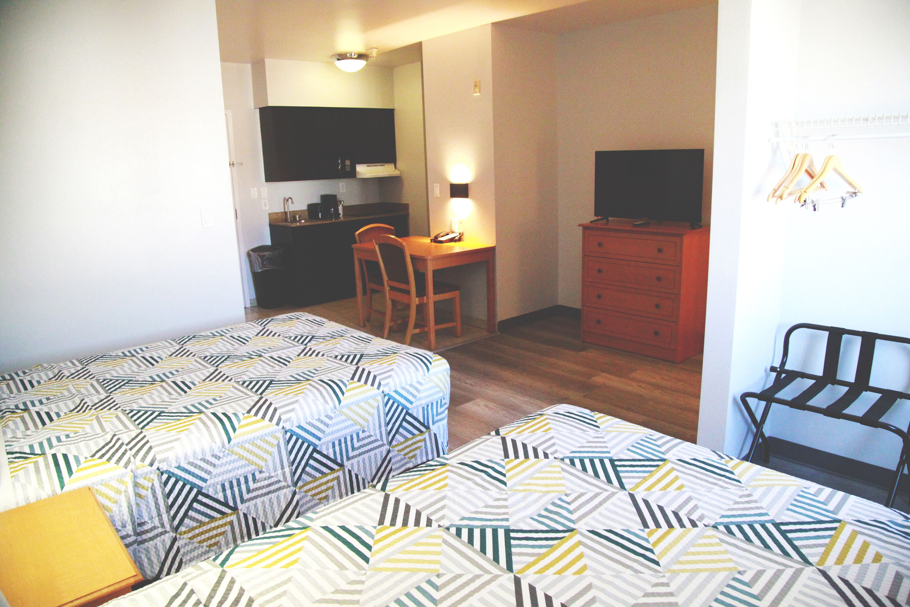 Télévision à écran plat de 40 pouces avec chaînes numériques, télévision