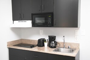 Fridge, microwave, stovetop, coffee/tea maker - Studio 6 Bakersfield, CA (Bakersfield)