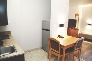 Fridge, microwave, stovetop, coffee/tea maker - Studio 6 Bakersfield, CA (Bakersfield)