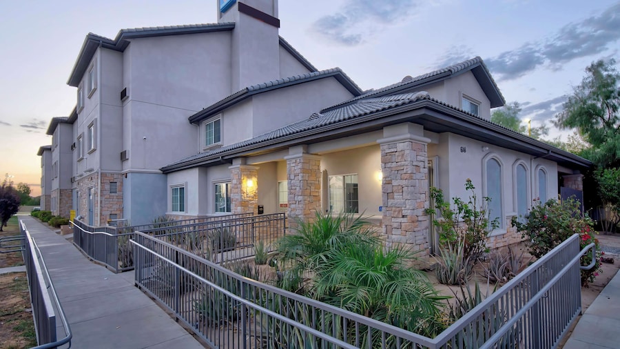 Studio 6 Bakersfield, CA