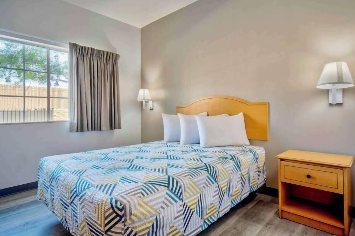Laptop workspace, blackout curtains, iron/ironing board, free WiFi