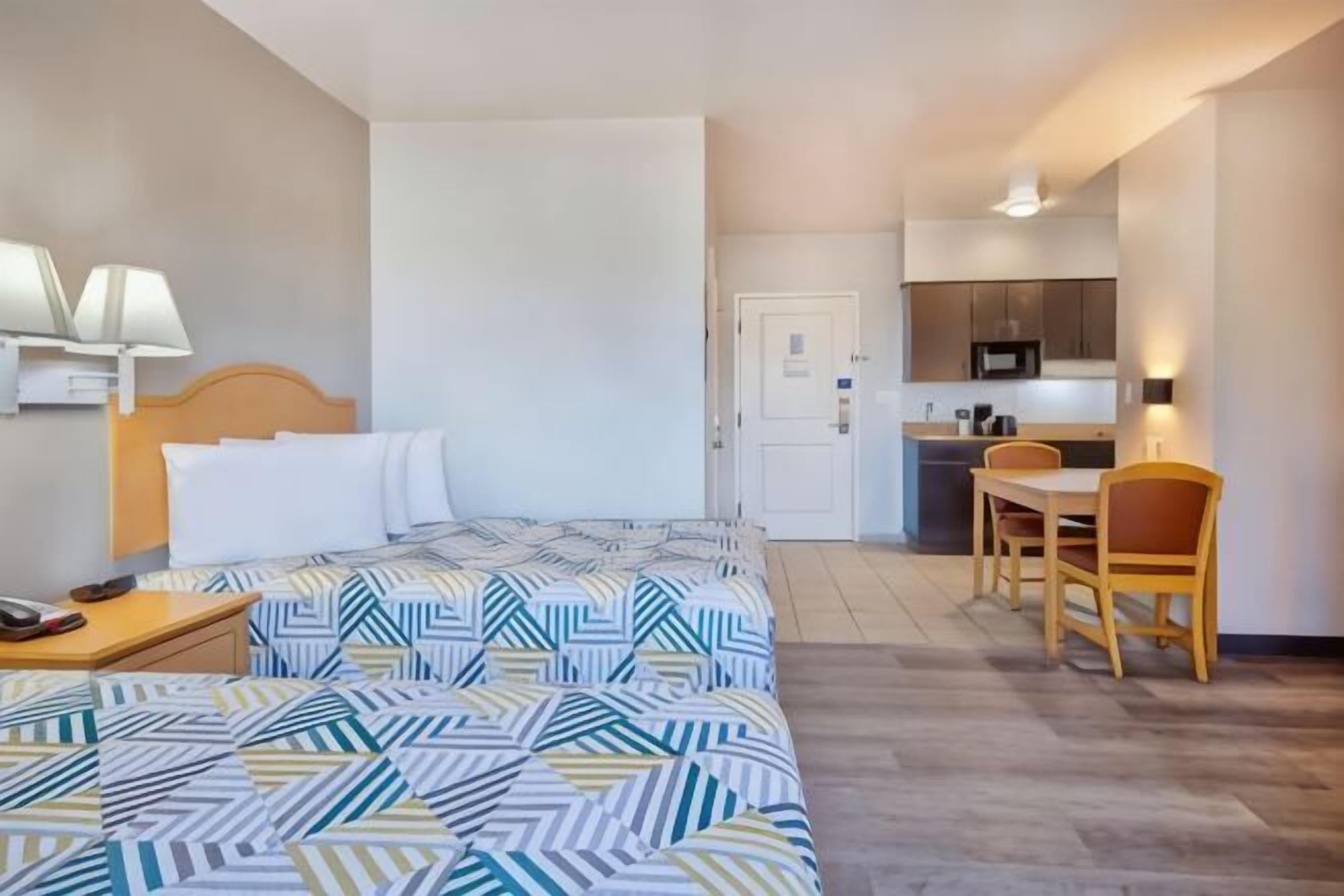 Postazione laptop, tende oscuranti, ferro/asse da stiro, Wi-Fi gratuito