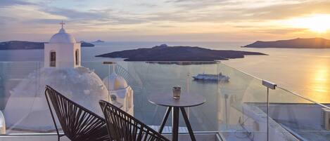 Habitación doble, vistas al mar | Ropa de cama de alta calidad, colchones con acolchado adicional, minibar