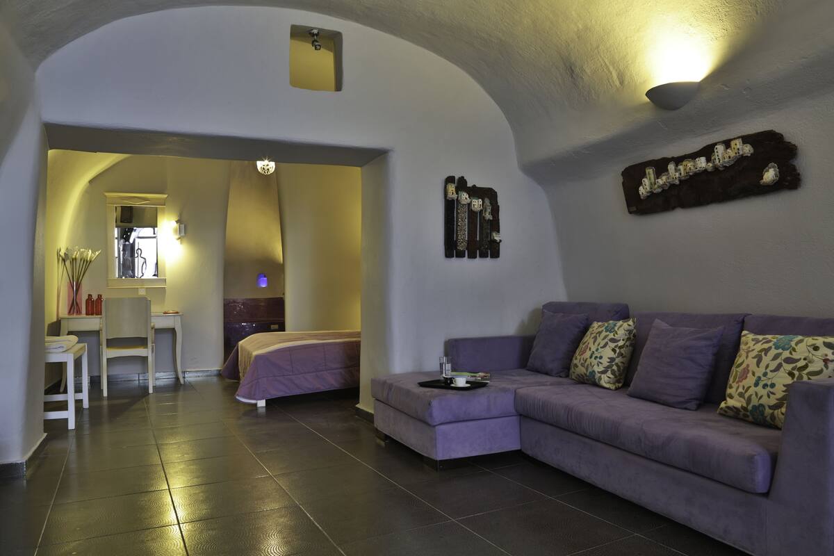Suite, Jetted Tub (Indoor) | Premium bedding, pillowtop beds, minibar, in-room safe