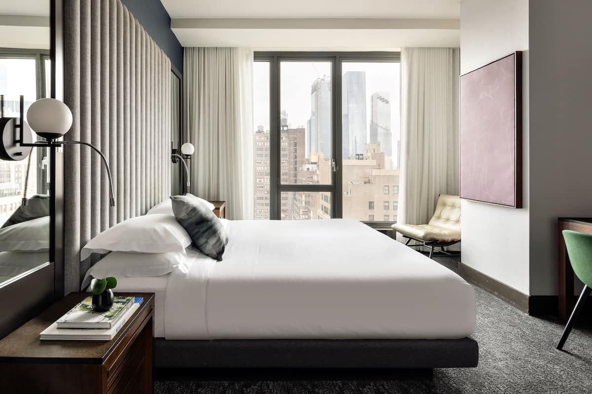 Room, 1 King Bed, City View | Frette Italian sheets, premium bedding, pillowtop beds, minibar