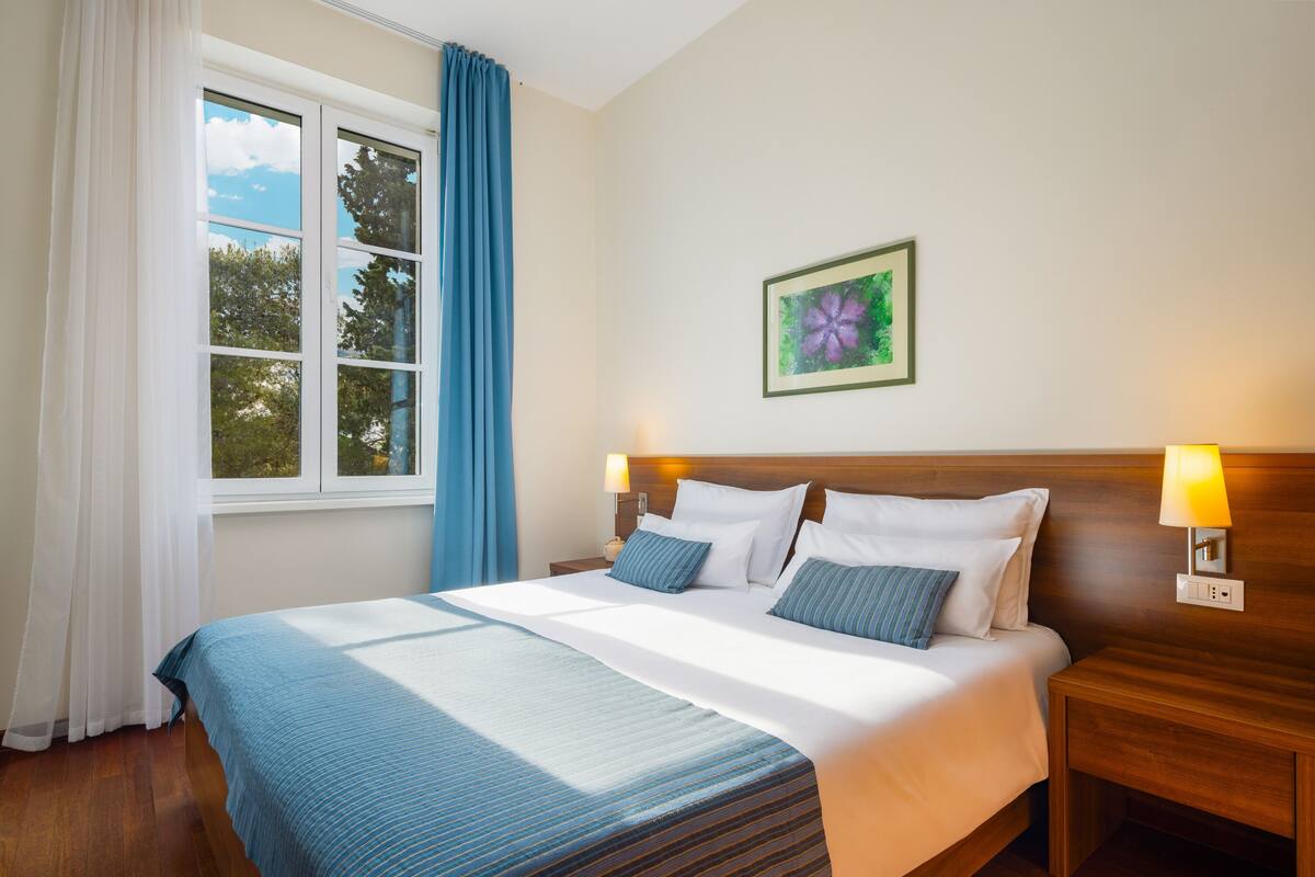 Premium double room with sea view balcony | 客房景觀