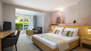 Superior Garden Room with Terrace | Minibar, Zimmersafe, Schreibtisch, kostenloses WLAN